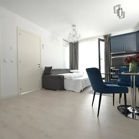 Modern Near Therme And Airport Apartment