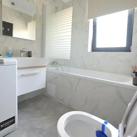 Apartment Modern Near Therme And Airport