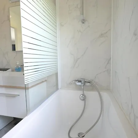 Apartment Modern Near Therme And Airport