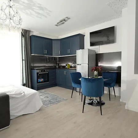 Modern Near Therme And Airport Apartment