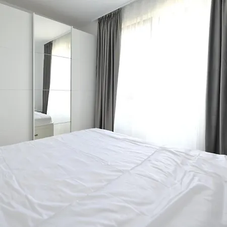 Modern Near Therme And Airport Apartment *