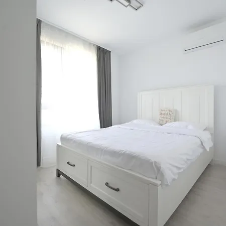 Modern Near Therme And Airport