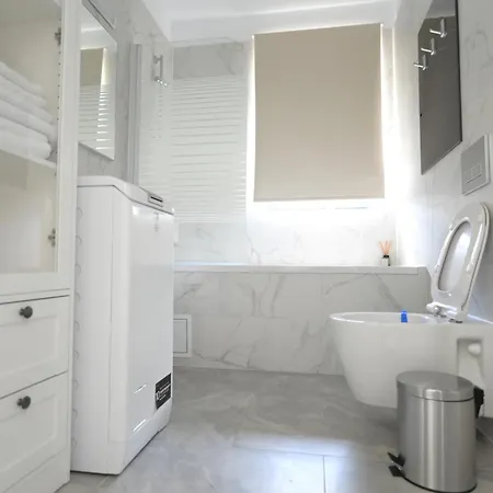 Modern Near Therme And Airport Apartment *