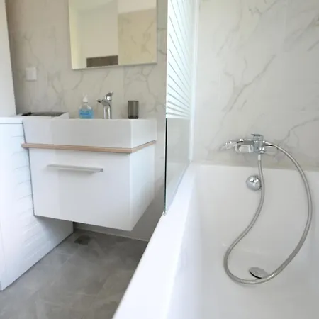Modern Near Therme And Airport *